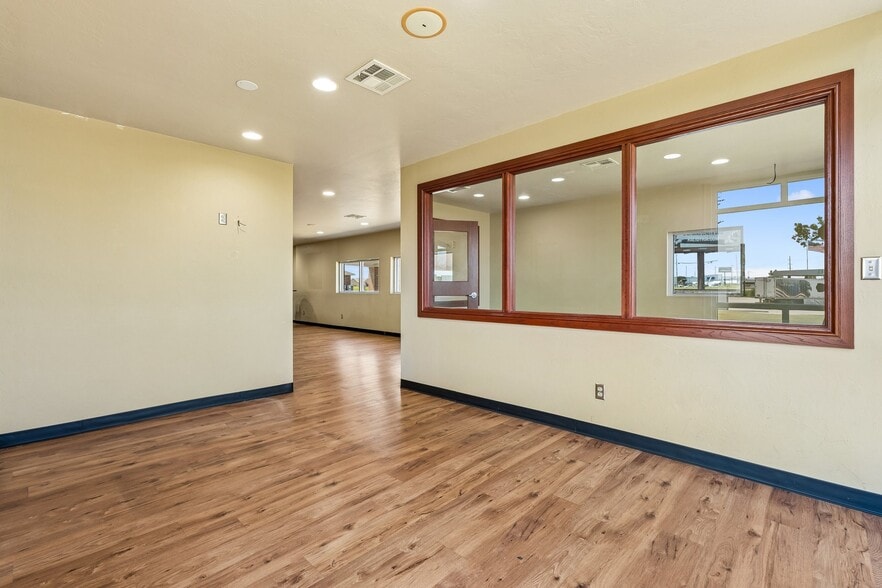 More Photos Of 700 E Memorial Rd, Oklahoma City Bank For Lease