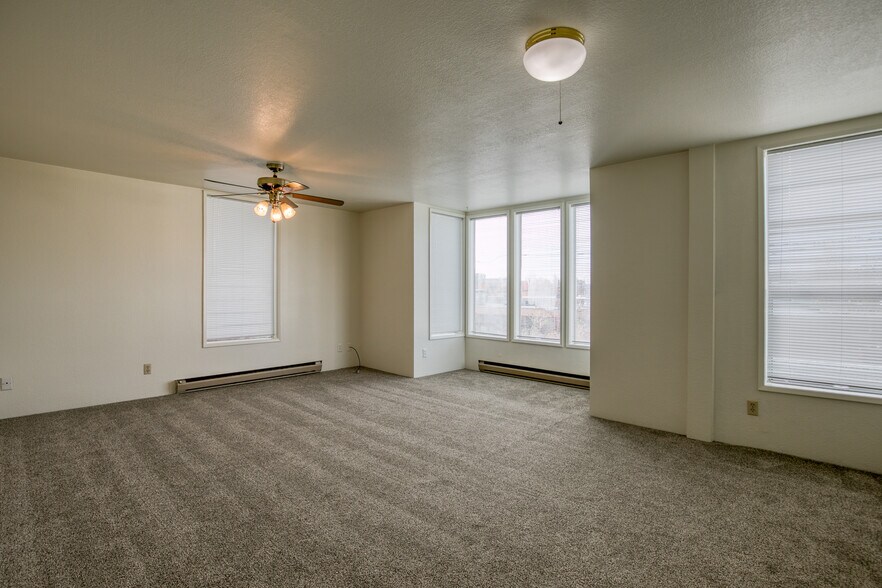 More Photos Of 208 N H St, Aberdeen Office For Sale