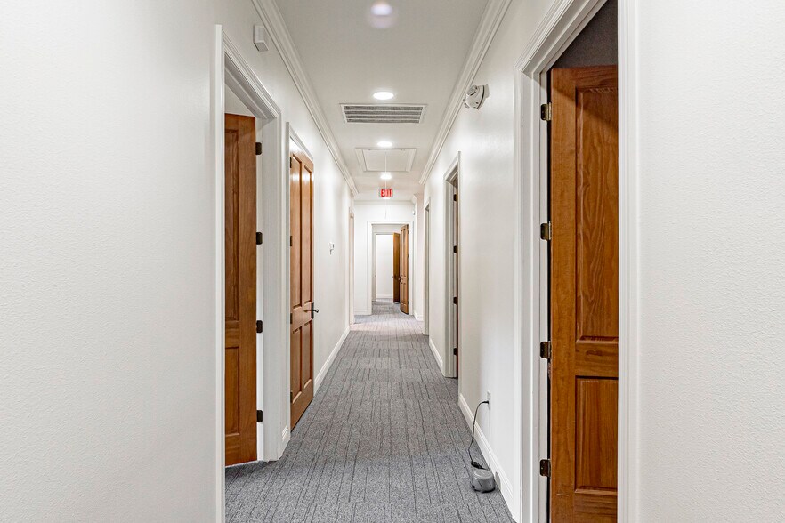 More Photos Of 4603 Bluebonnet Blvd, Baton Rouge Office For Sale