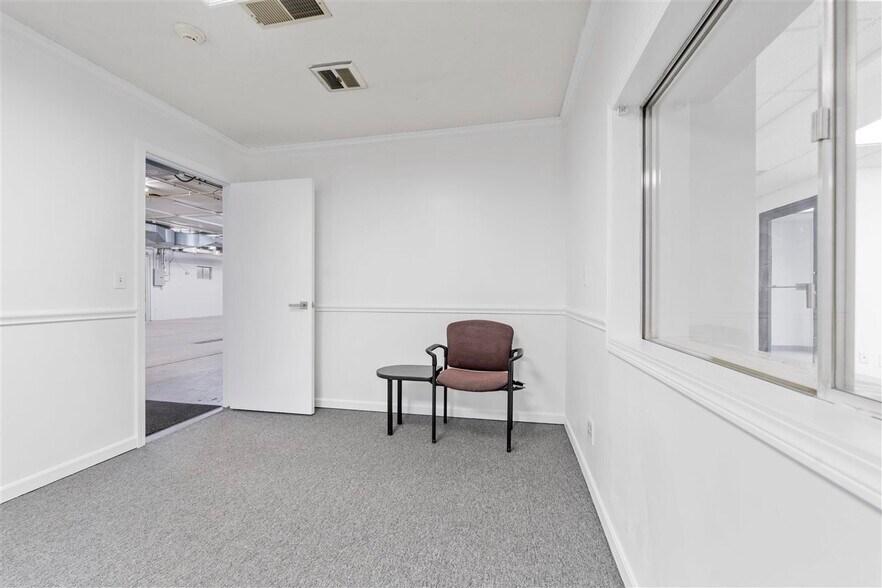 More Photos Of 616 NW 1st St, Richmond Industrial For Sale