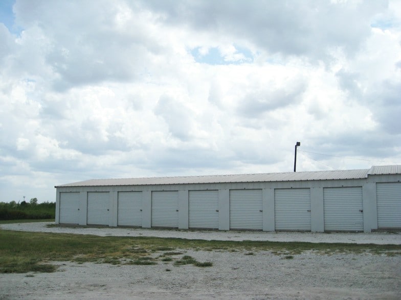 More Photos Of 1309 N Stemmons St, Sanger Self Storage For Sale