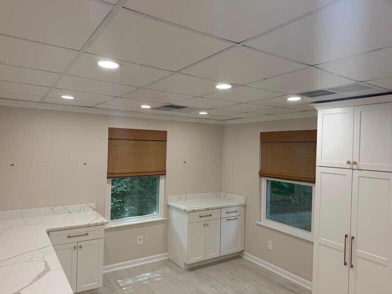 More Photos Of 425 E Crossville Rd, Roswell Office Residential For Lease