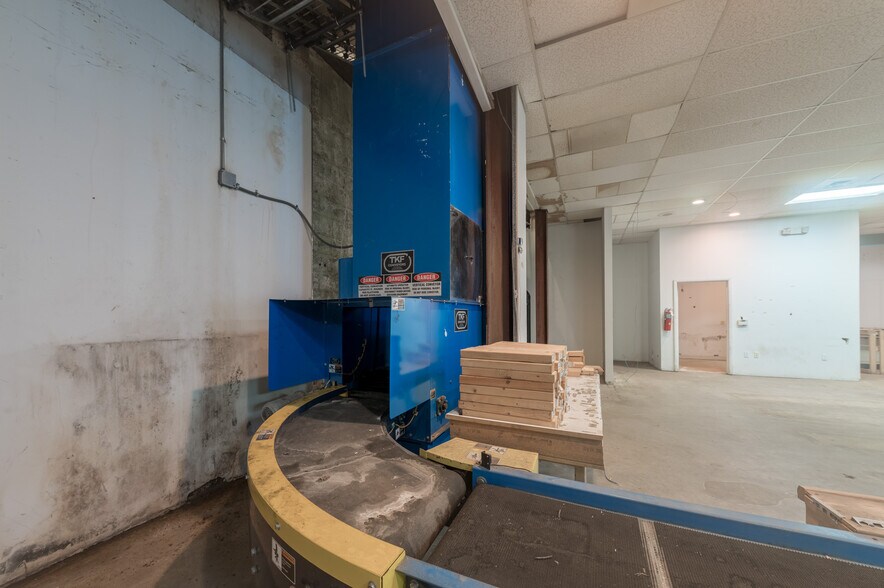 More Photos Of 1370 University Ave, Morgantown Storefront Retail Office For Sale