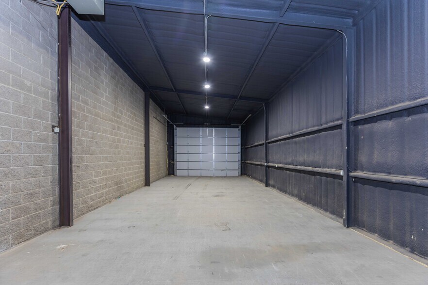 More Photos Of 11805 I-27, Amarillo Warehouse For Lease