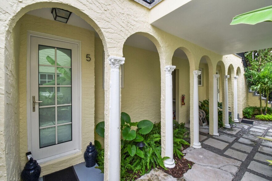 More Photos Of 212 Oleander Ave, Palm Beach Apartments For Sale