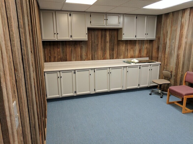Primary Photo Of 4336 Fayetteville Rd, Lumberton Office For Lease