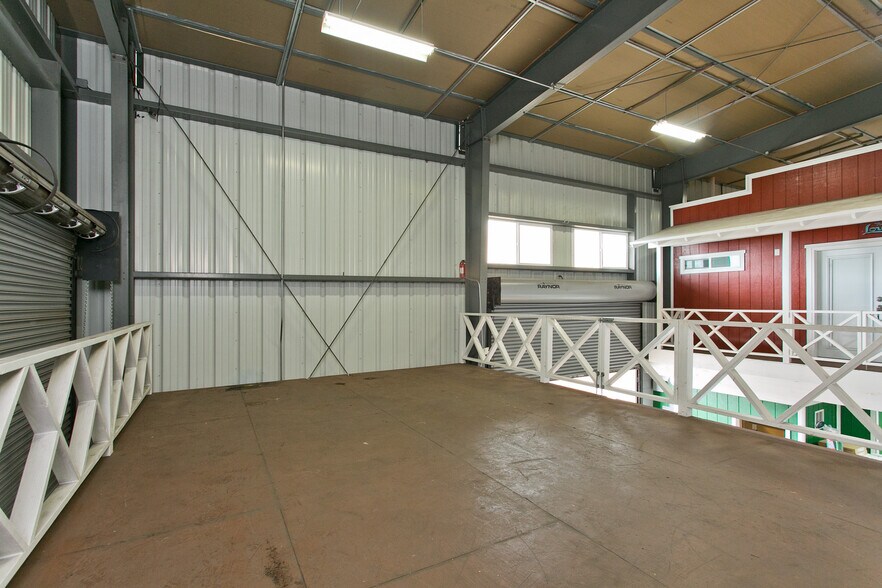 More Photos Of 1325 Middle St, Honolulu Warehouse For Lease