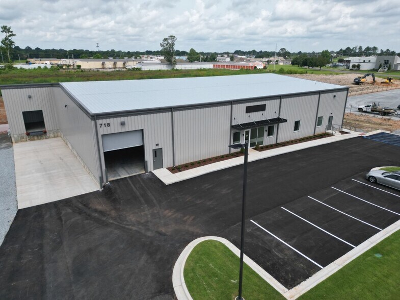 Primary Photo Of 771-787 SE Summit Dr, Decatur Unknown For Lease