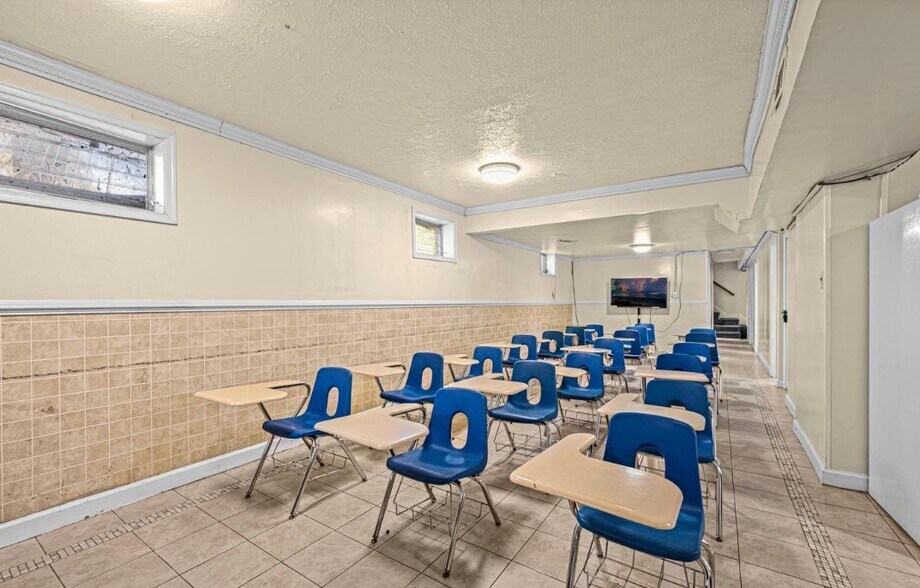 17604 Washington Grove Ln, Gaithersburg, MD 20877 Religious Facility