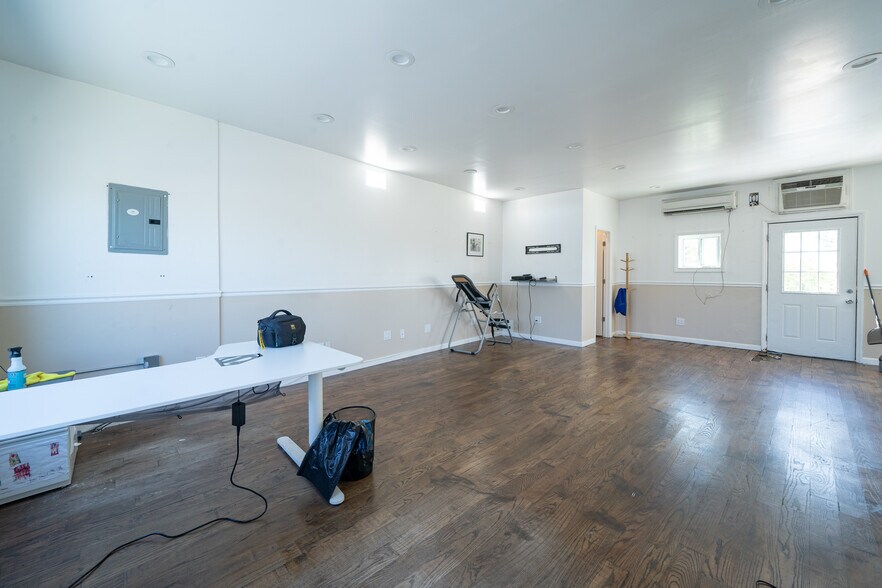 More Photos Of 3390 E Tremont Ave, Bronx General Retail For Sale