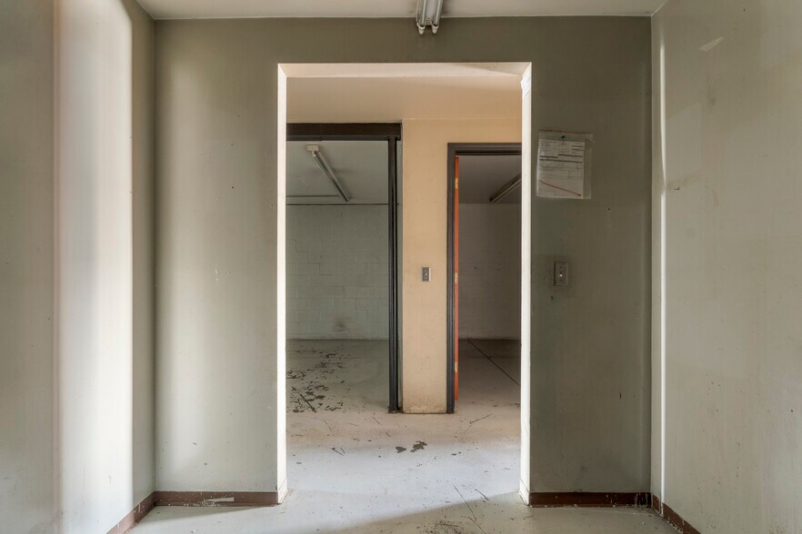 More Photos Of 12 S 111th Ave, Tulsa Service For Lease