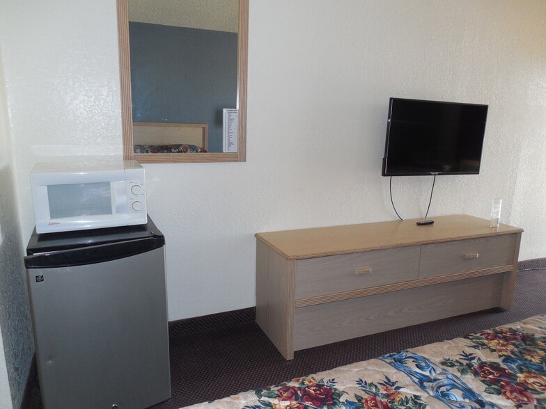 More Photos Of 10226 S 81 Hwy, Waukomis Hotel For Sale