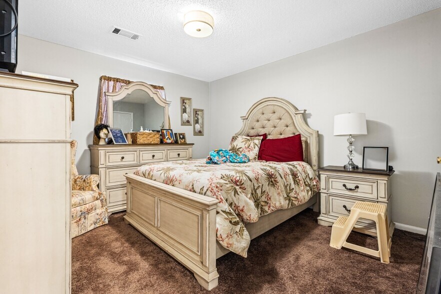 More Photos Of 82 Berry Dr, Newnan Apartments For Sale