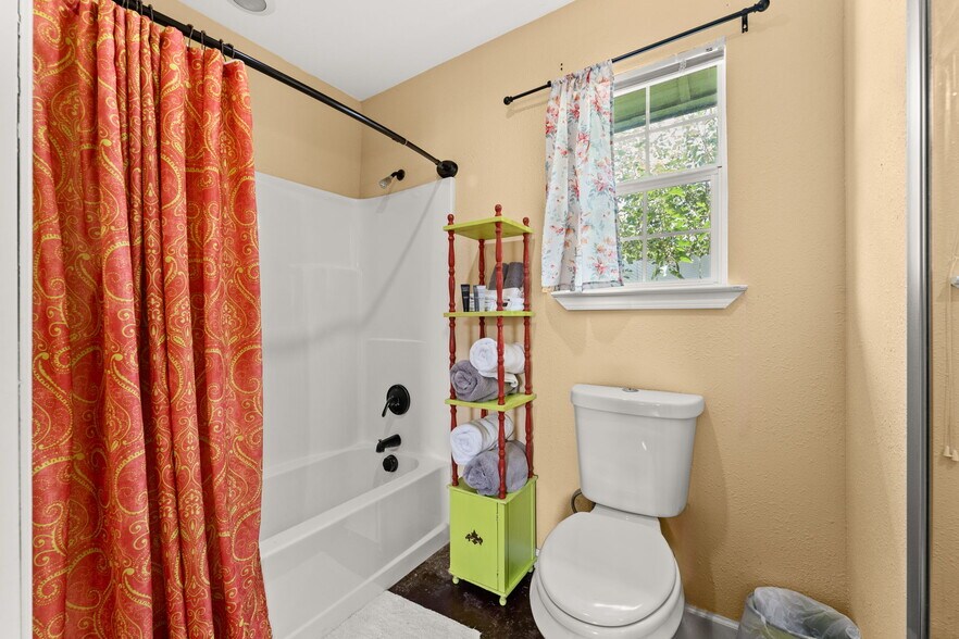 More Photos Of 702 W Wallace St, San Saba Hotel For Sale