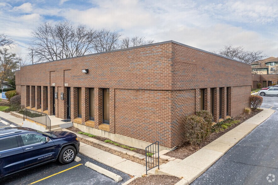 More Photos Of 825 N Cass Ave, Westmont Office For Lease