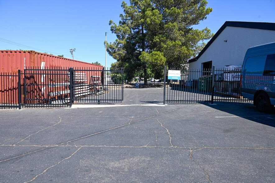 More Photos Of 5201 Auburn Blvd, Sacramento Freestanding For Sale