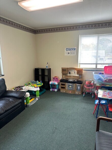 More Photos Of 402 Church St, Summersville General Retail For Sale