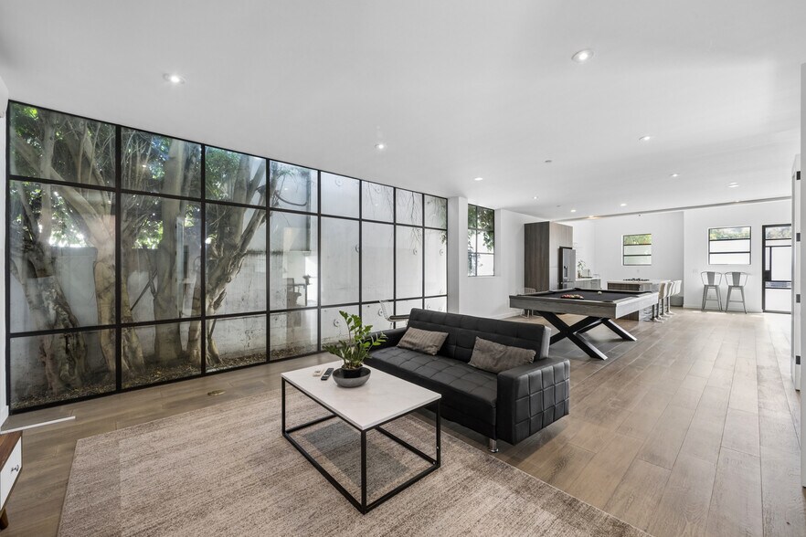 More Photos Of 1317 Cabrillo Ave, Venice Flex For Sale