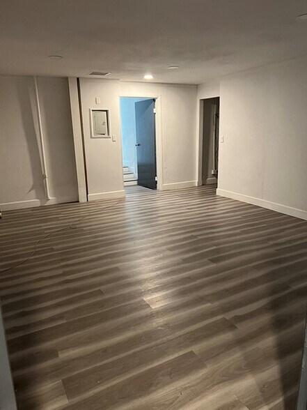 More Photos Of 5013-5017 Telegraph Rd, Los Angeles Light Manufacturing For Sale