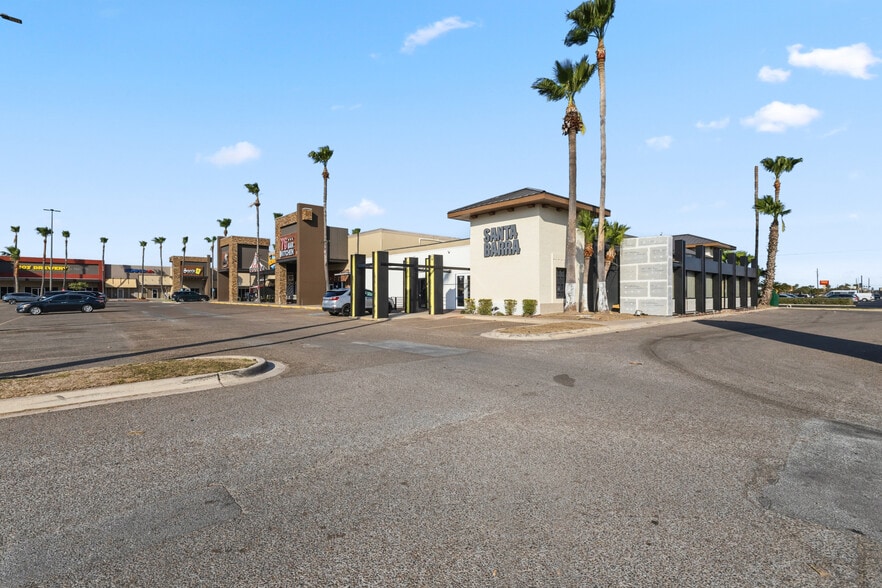 More Photos Of 400 W Nolana Ave, McAllen Storefront For Lease