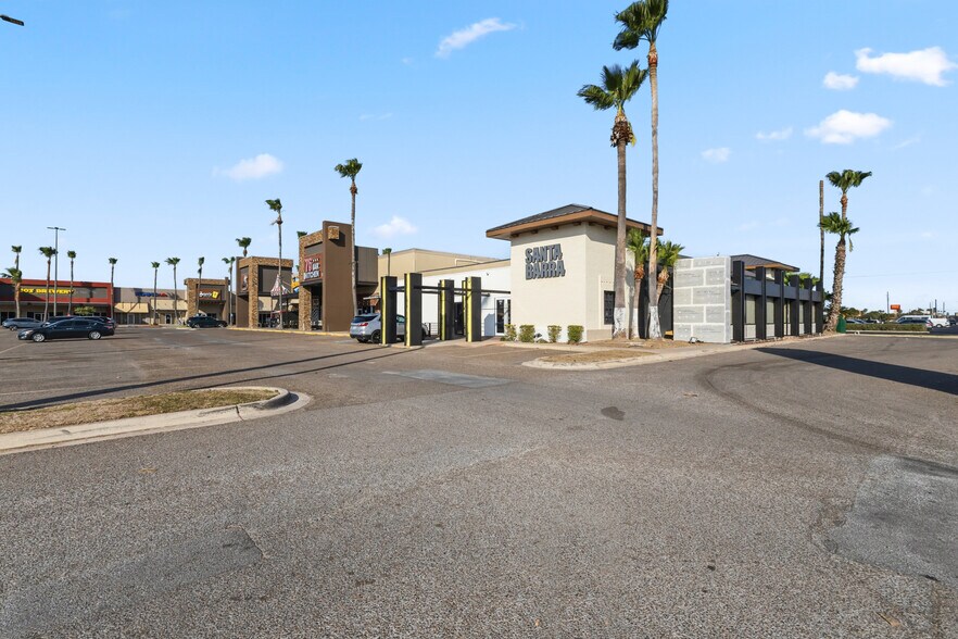 More Photos Of 400 W Nolana Ave, McAllen Storefront For Lease
