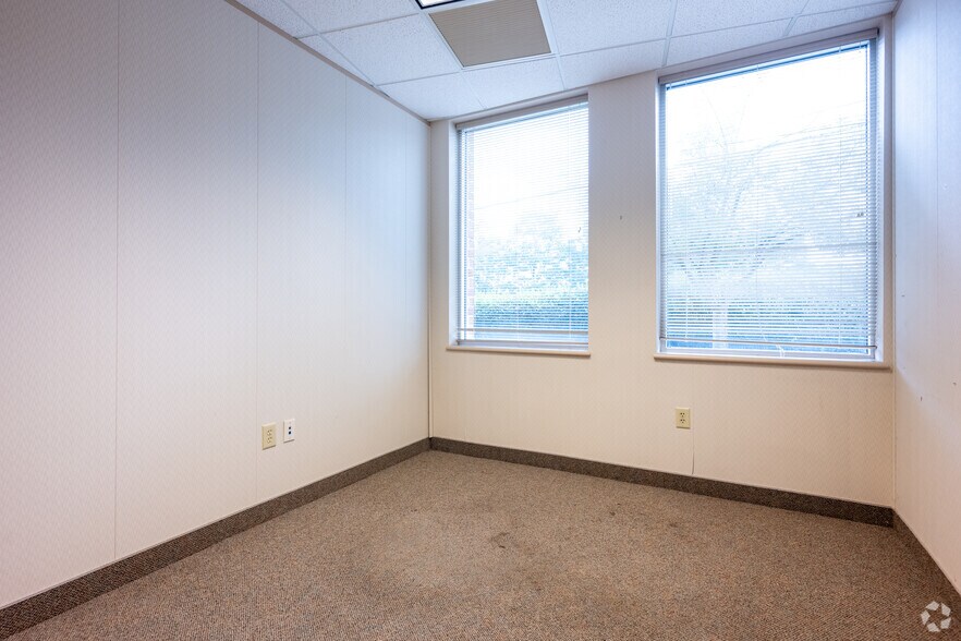 More Photos Of 1829 Eastchester Dr, High Point Unknown For Lease