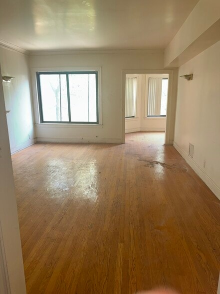 More Photos Of 7530 S Phillips Ave, Chicago Apartments For Sale