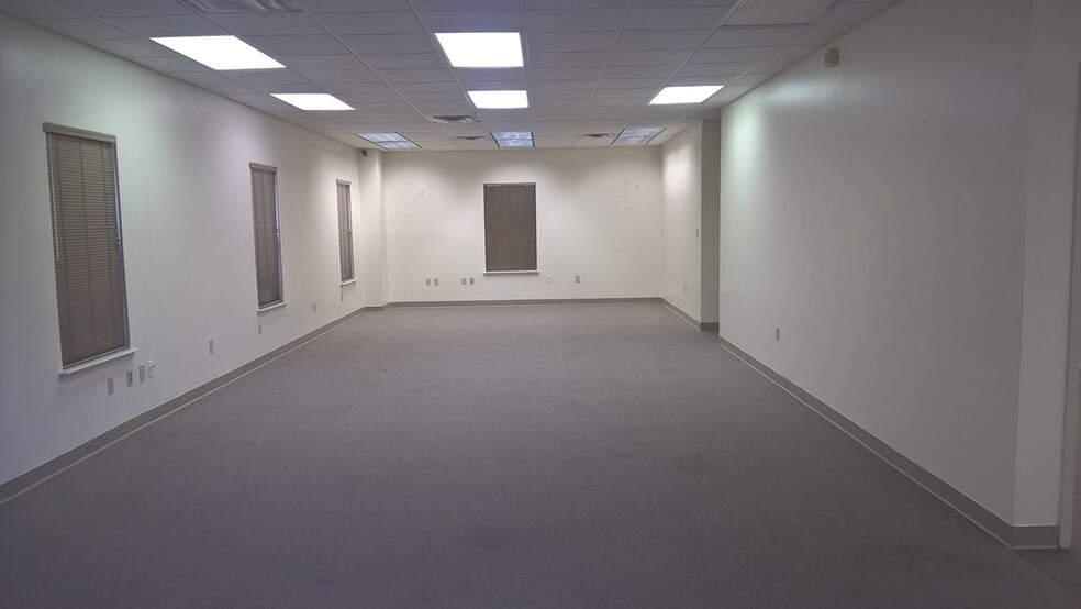 More Photos Of 3956 Sunbeam Rd, Jacksonville Medical For Lease