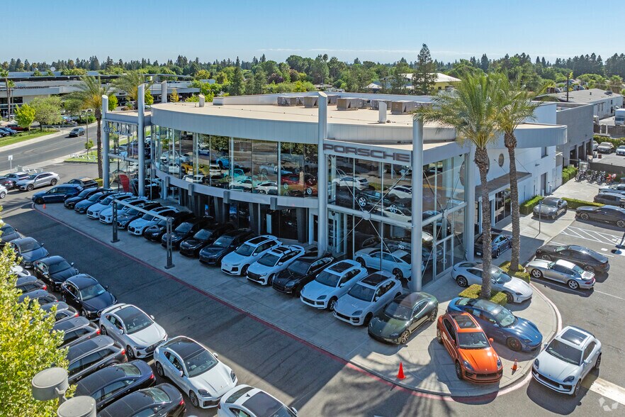 More Photos Of 7121 N Palm Ave, Fresno Auto Dealership For Lease