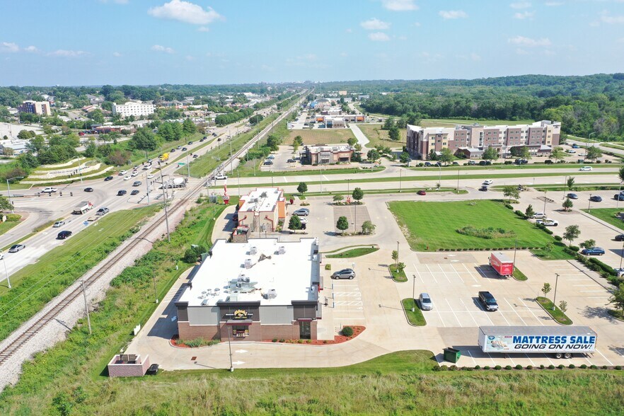 More Photos Of 746 Coral Ridge Ave, Coralville General Retail For Sale