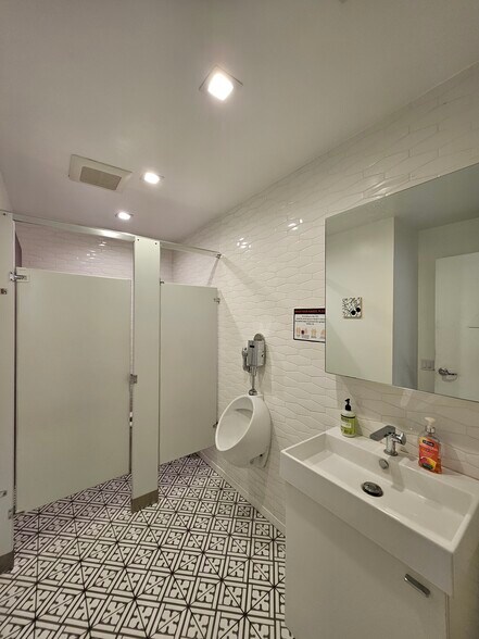 More Photos Of 1635 Pontius Ave, Los Angeles Medical For Sale