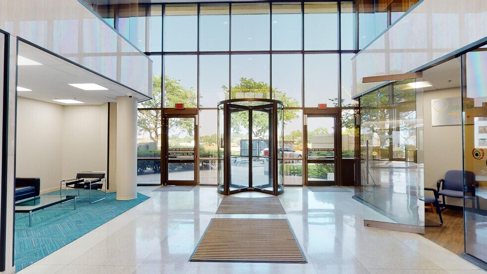 More Photos Of 1721 Moon Lake Blvd, Hoffman Estates Office For Lease