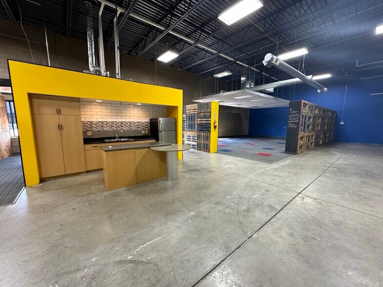 More Photos Of 2120 Howard Dr W, North Mankato Warehouse For Lease