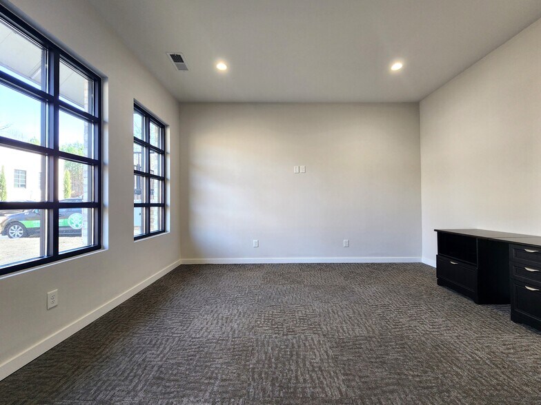 More Photos Of 6110 McFarland Station Dr, Alpharetta Medical For Lease