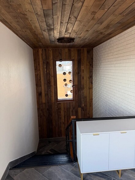 More Photos Of 2912 Lakeside Dr, Oklahoma City Office For Lease