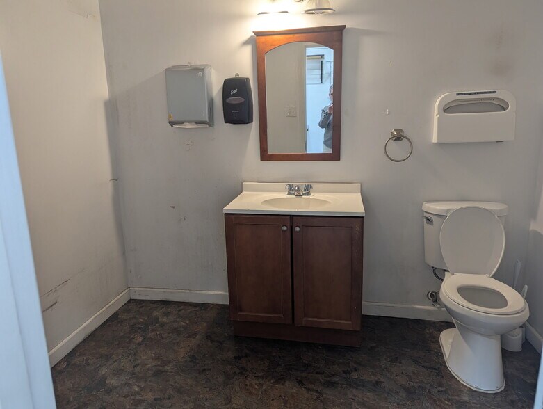 More Photos Of 530 Cypress Ave, Hermosa Beach Warehouse For Lease