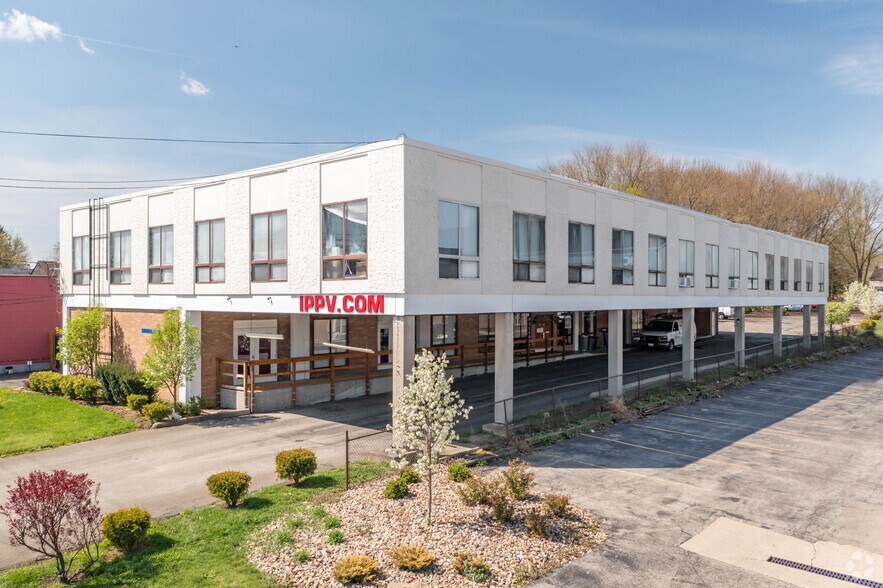 Primary Photo Of 5600 Market St, Youngstown Office Residential For Lease