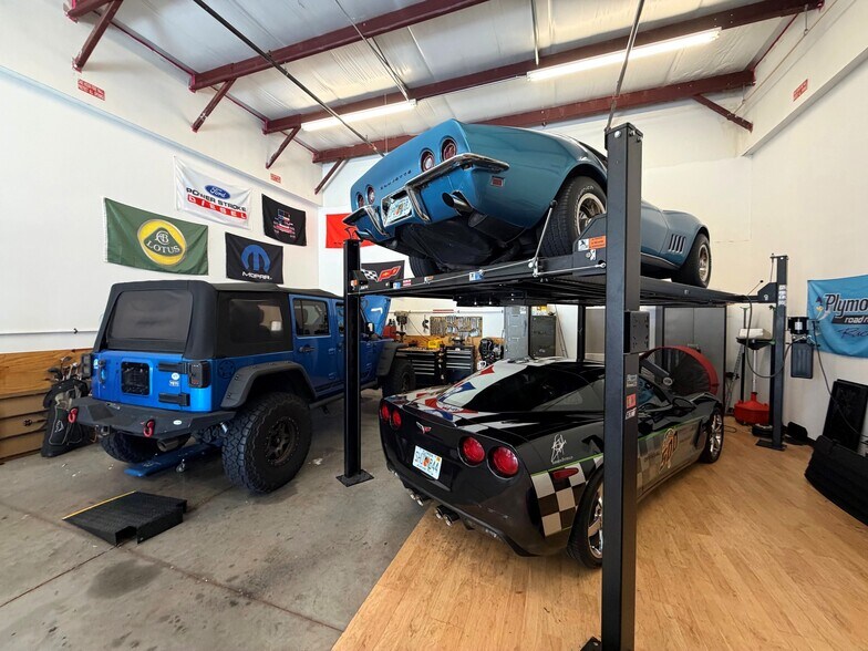 More Photos Of 3945 Tollhouse Dr, Naples Warehouse For Sale