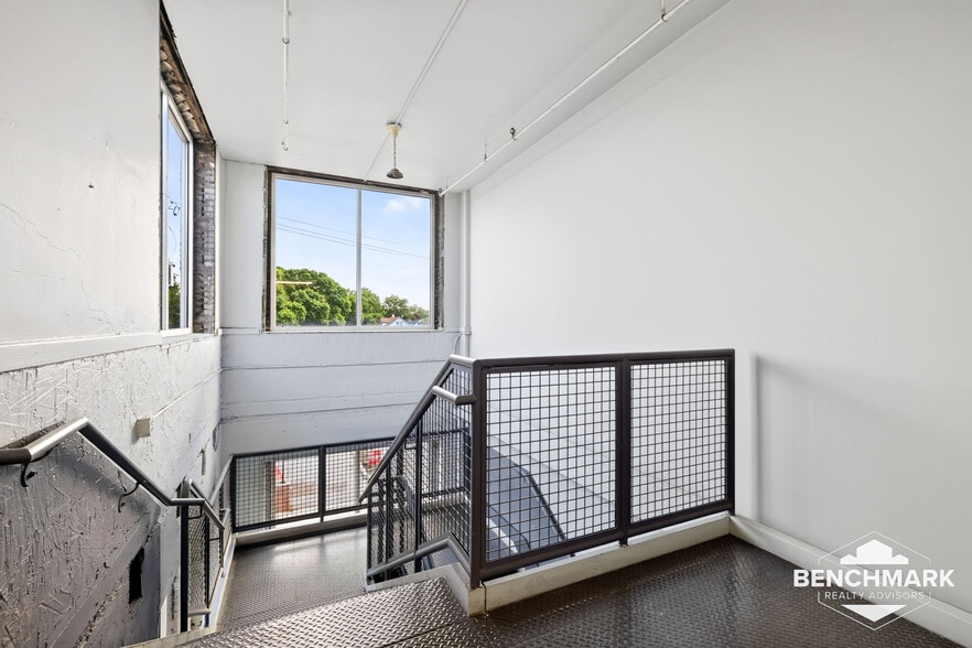 More Photos Of 127-131 Railroad St, Rochester Loft Creative Space For Lease