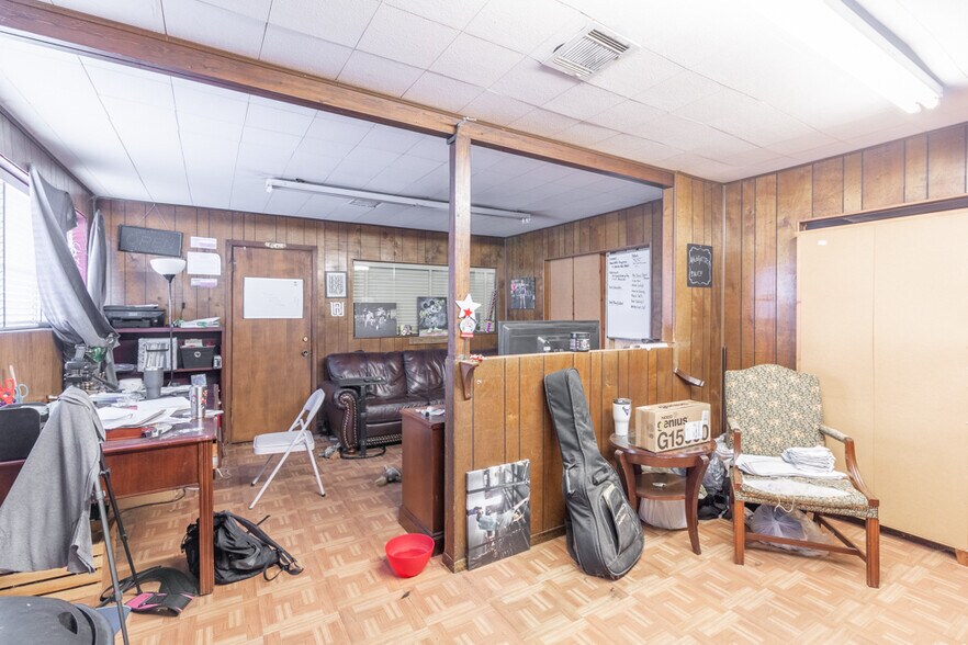 More Photos Of 1624 Airline Dr, Houston Warehouse For Sale