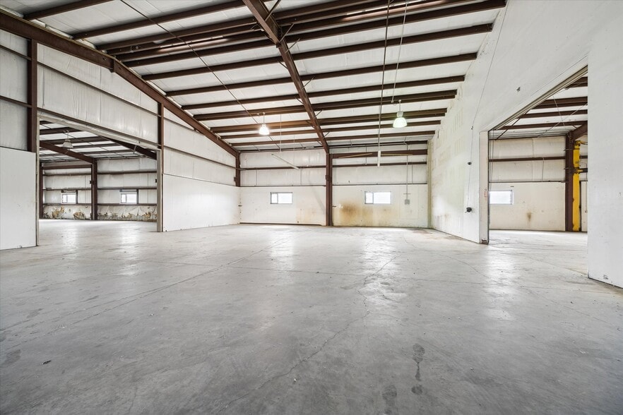 More Photos Of 9130 Wayfarer Ln, Houston Manufacturing For Sale