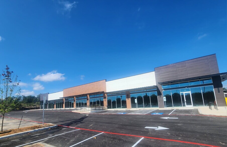 More Photos Of 25211 US Hwy 281 N, San Antonio Storefront Retail Office For Lease