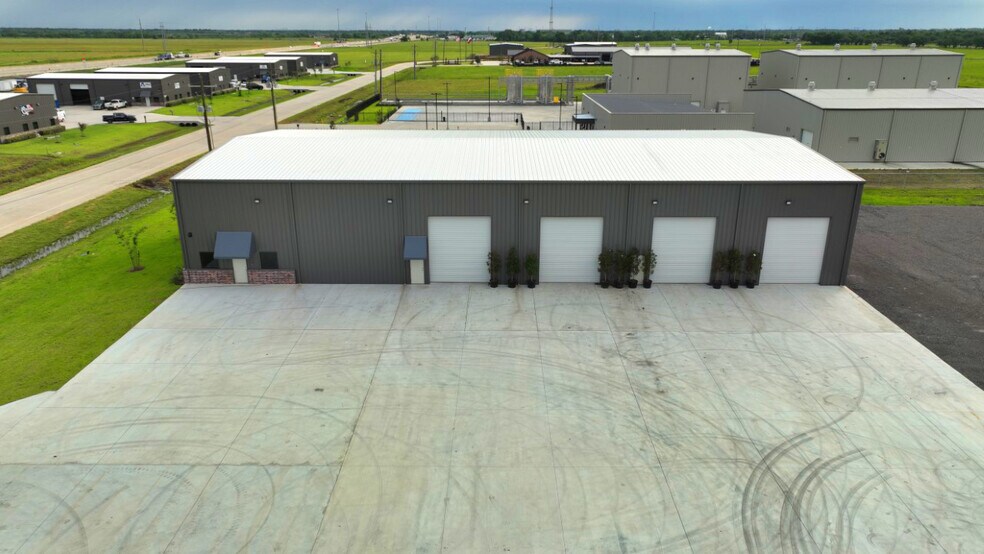 More Photos Of 8805 Industrial Parkway, Beaumont Warehouse For Lease