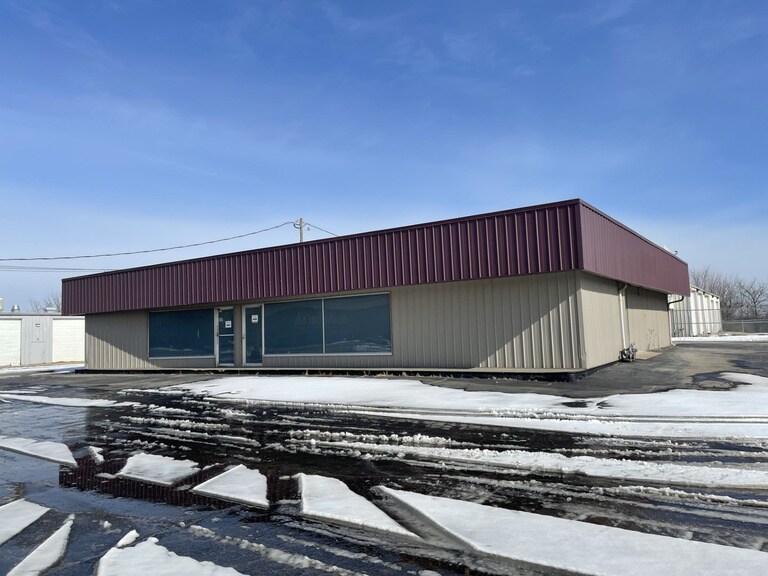 More Photos Of 3815 S Limit Ave, Sedalia Unknown For Lease