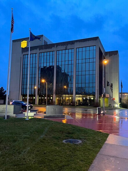 More Photos Of 800 Main St, Anderson Office For Lease