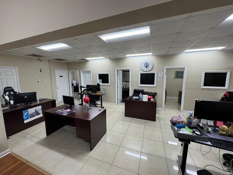 More Photos Of 713 Forest Pky, Forest Park Medical For Sale