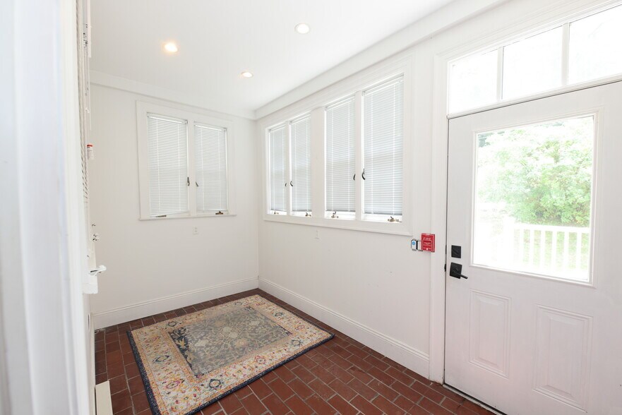 More Photos Of 12 Lotus Ave, Chester Specialty For Sale