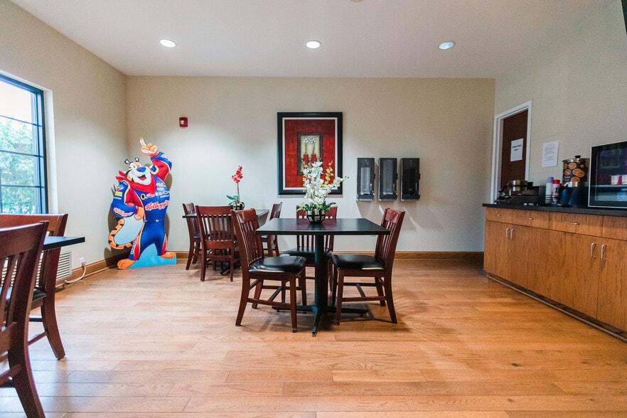 More Photos Of 22500 Rhea County Hwy, Spring City Hotel For Sale