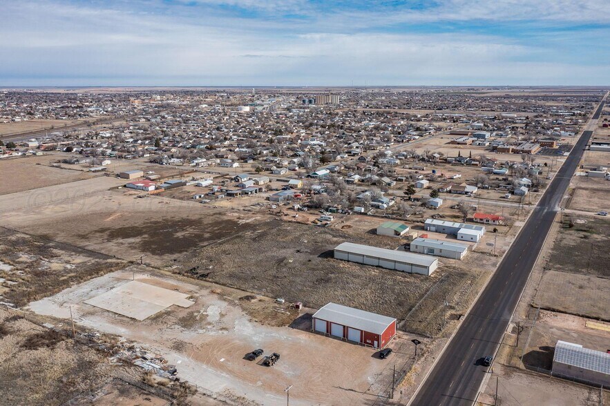 More Photos Of 1724 McCullough St, Pampa Warehouse For Sale