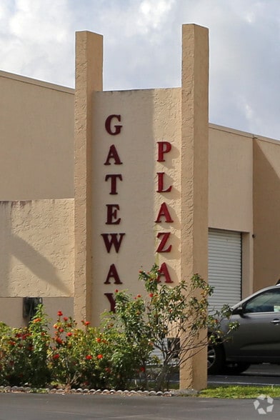 More Photos Of 1360-1396 SE Huffman Rd, Port Saint Lucie Warehouse For Lease